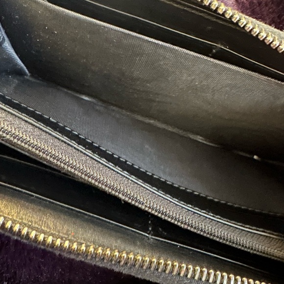 Guaranteed Authentic Gucci GG Imprimé Patent Leather Continental Wallet - Picture 8 of 8